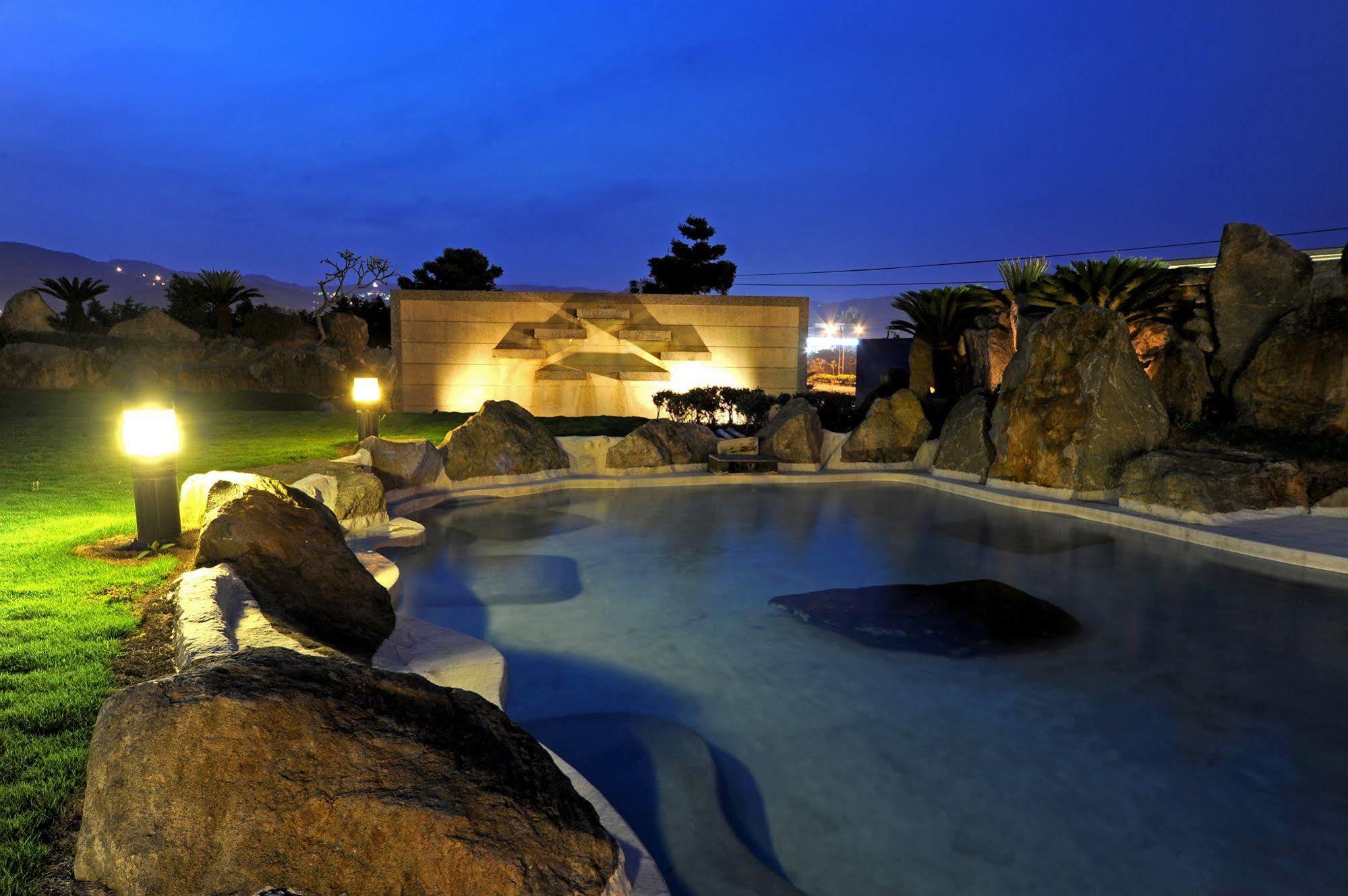 Chat Hot Spring Resort Ťi-lung Exteriér fotografie